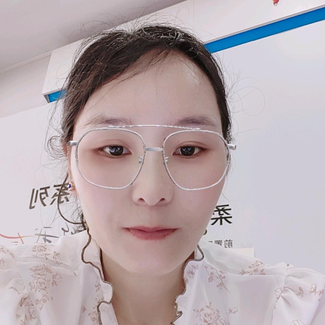 冬天雪花满天飞。李