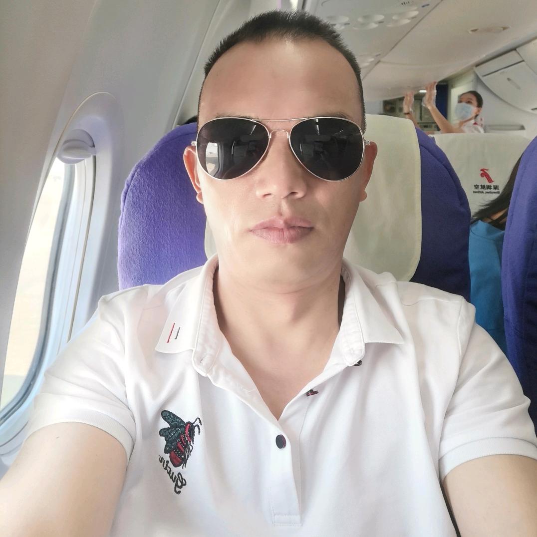龙行天下，