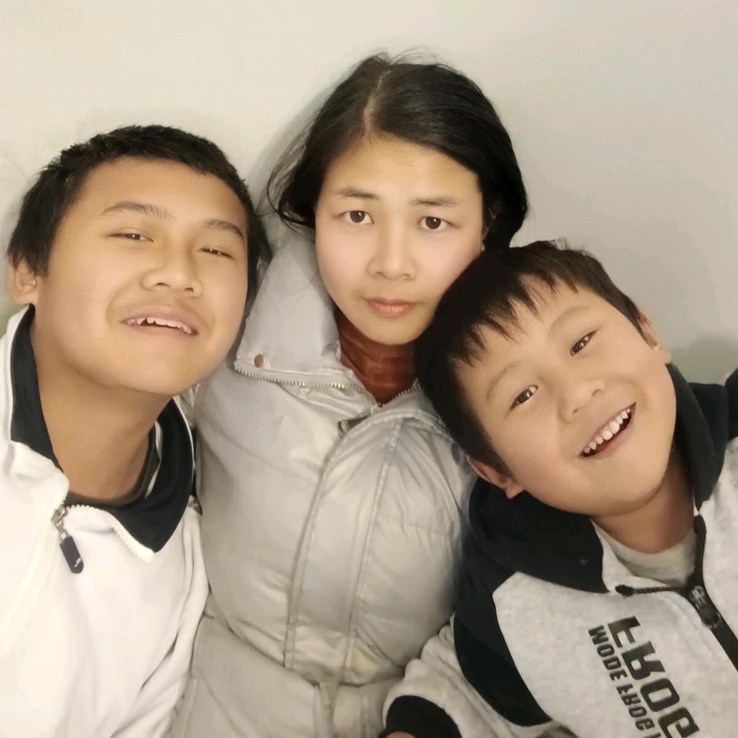 单亲妈妈平儿（三妹猪骨头汤米线）
