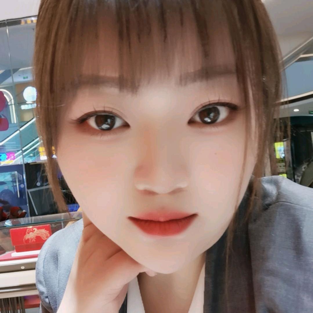 分享黄金珠宝首饰的小红