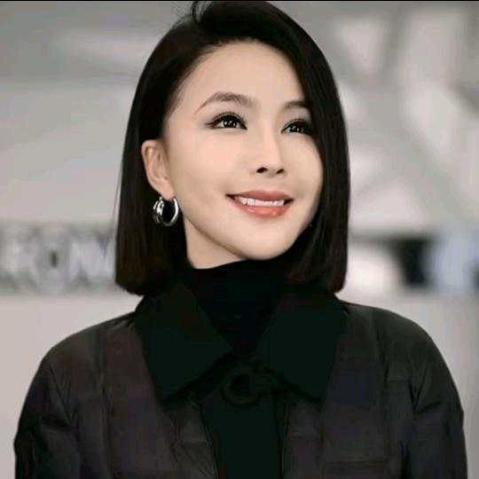 溶溶RONGRONG（穿搭分享）