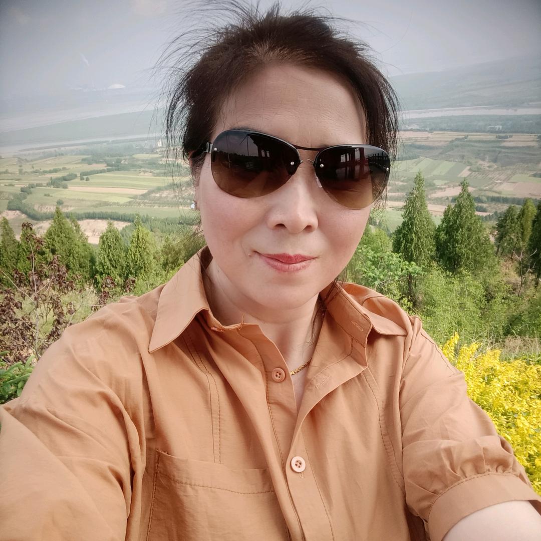 寂寞是一个人的狂欢！狂欢是一群人的寂寞！