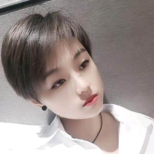 轻美   周周