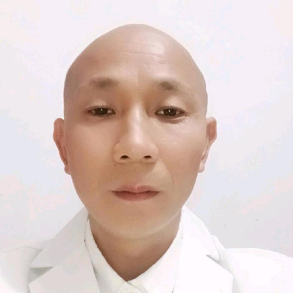 黄沙街新堤村光头哥养鸵鸟中