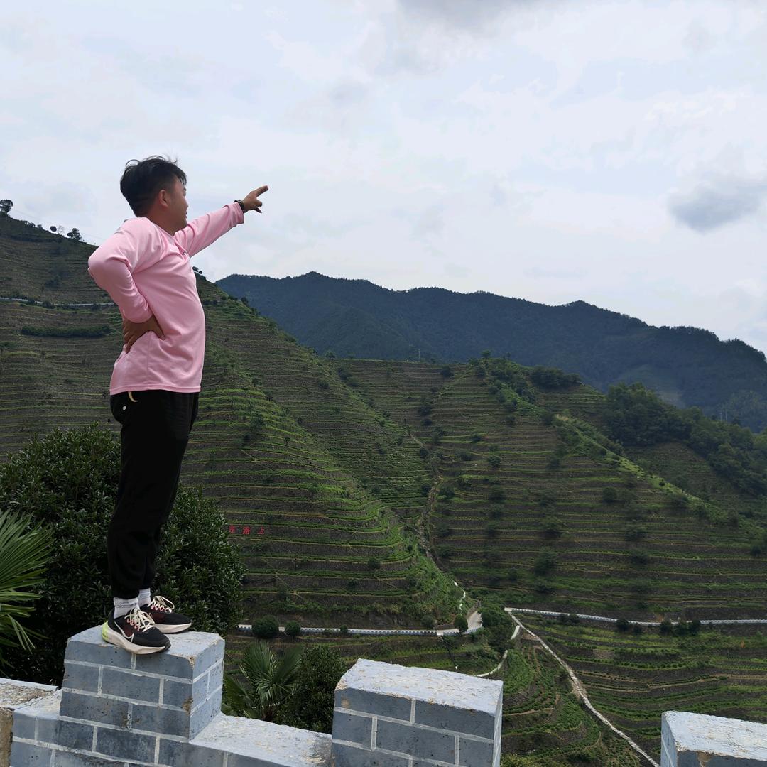 十里八村有名的俊俏后生