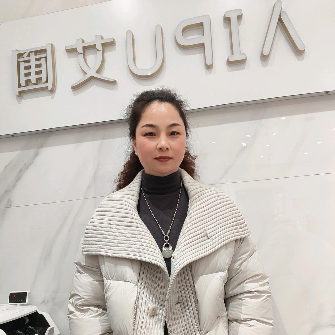 @淮阳艾圃女装路北    邵敏