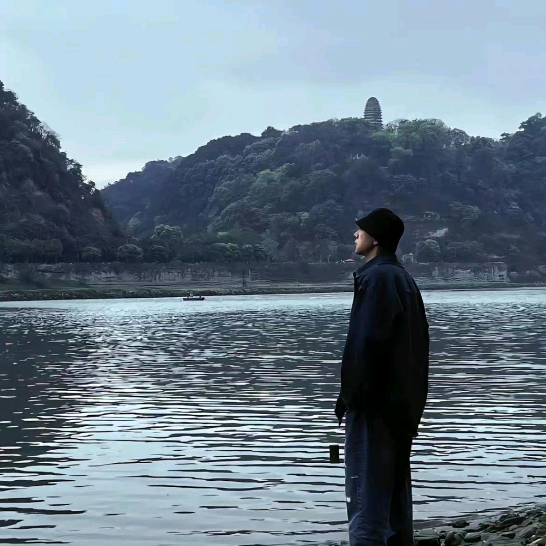 帅气的盲流子