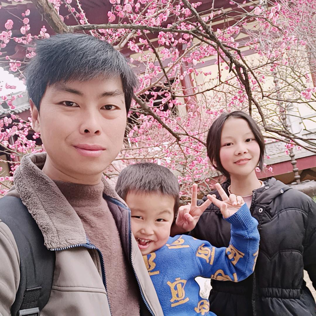 舒诚程，室内装修小木工