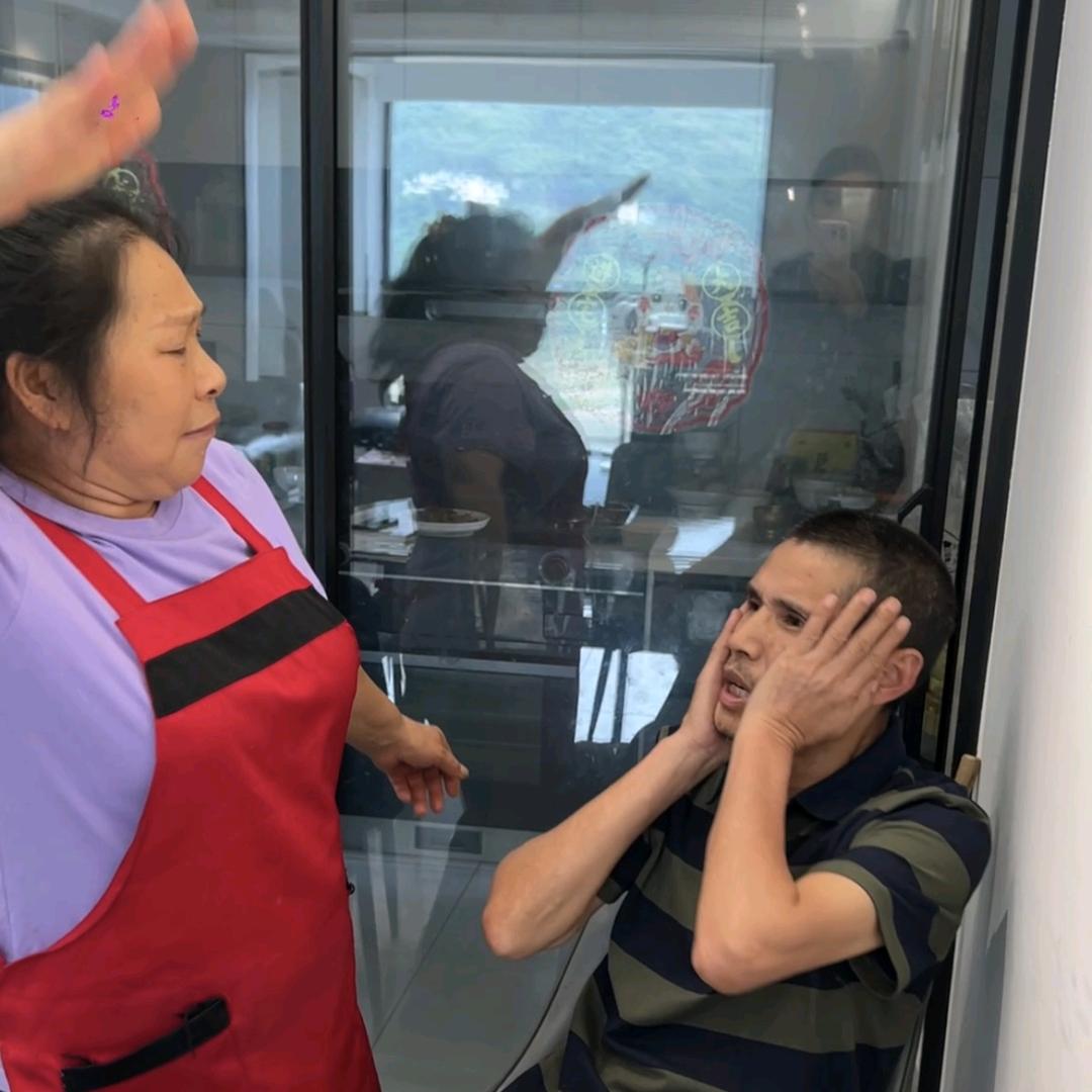 况日白《吹牛》