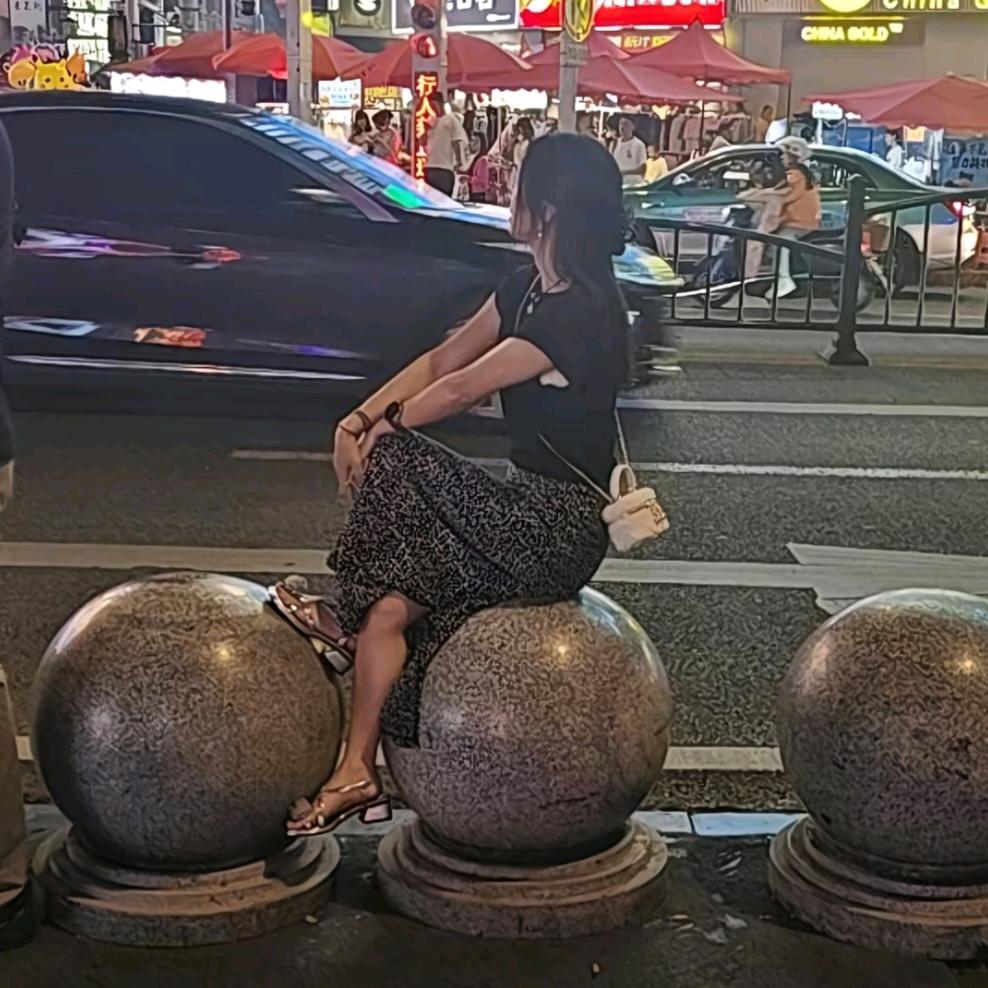 :ℳ.一个人挺好的