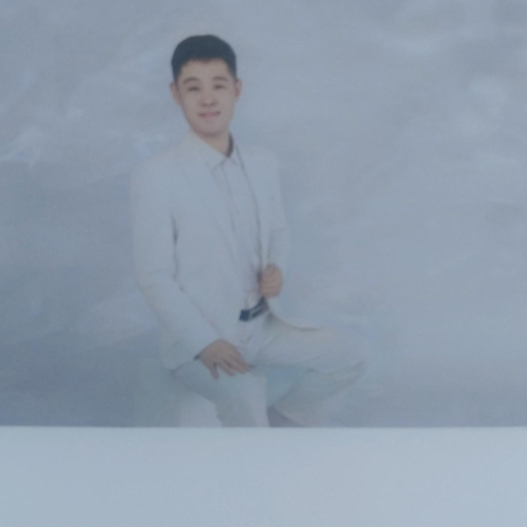 90后小帅哥