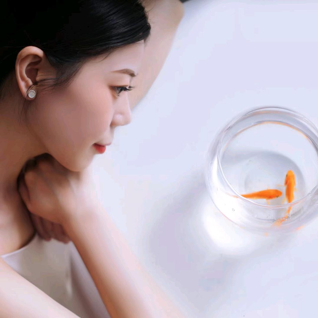 颜若婷婷，心如玉