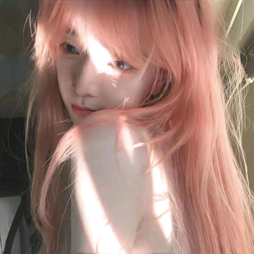 爱 emo 的小困包