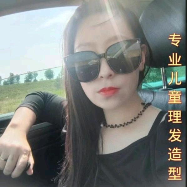 专业儿童理发造型