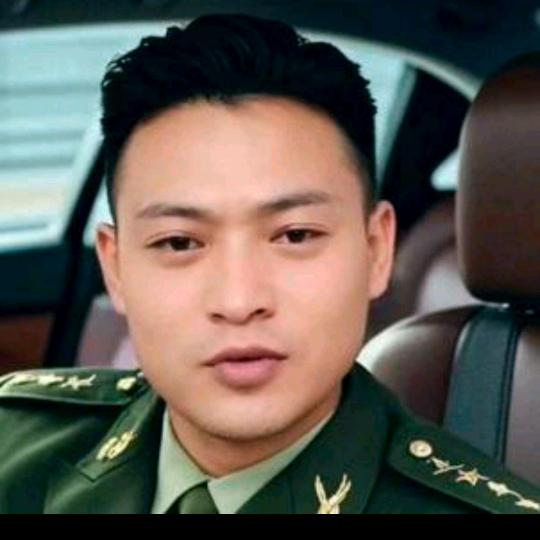 右下角那男的⁵²¹⁷