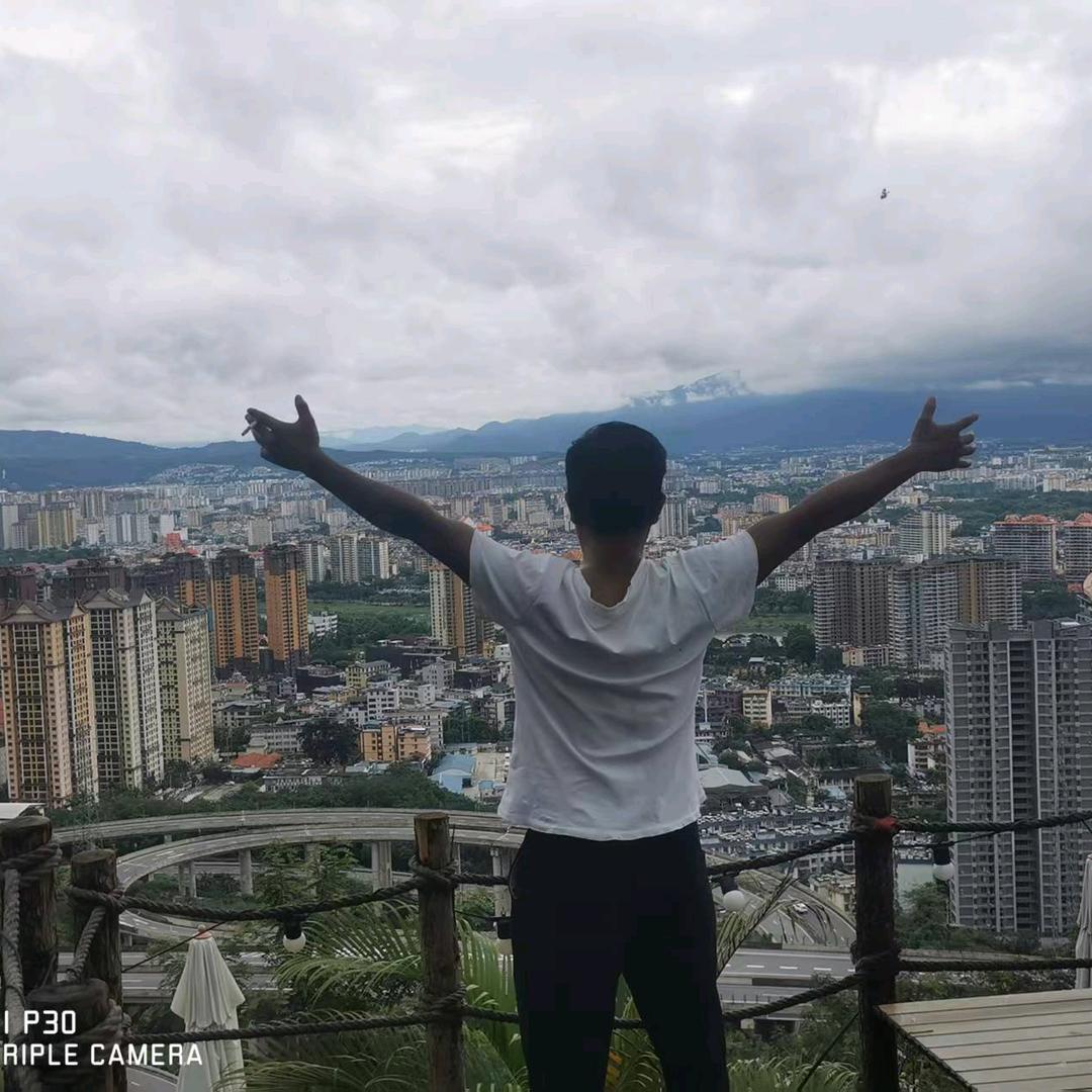 靓仔杨🤔