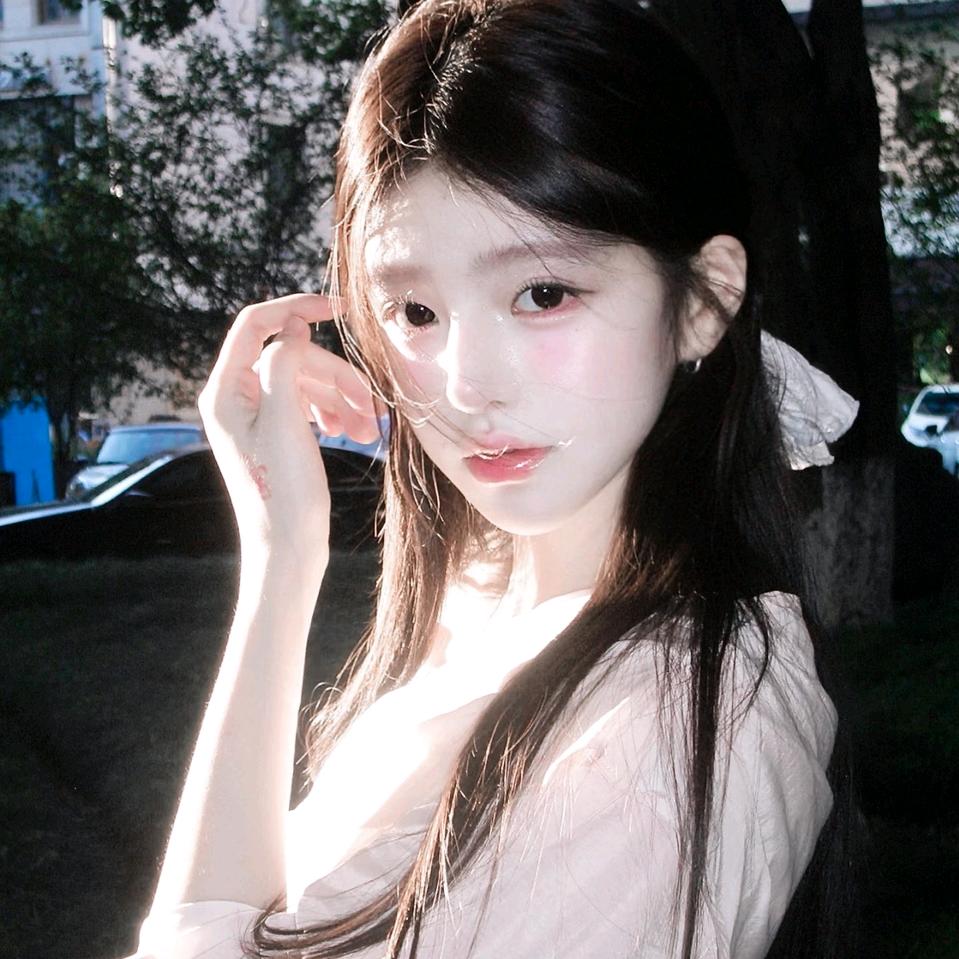 爱睡觉的菠萝包