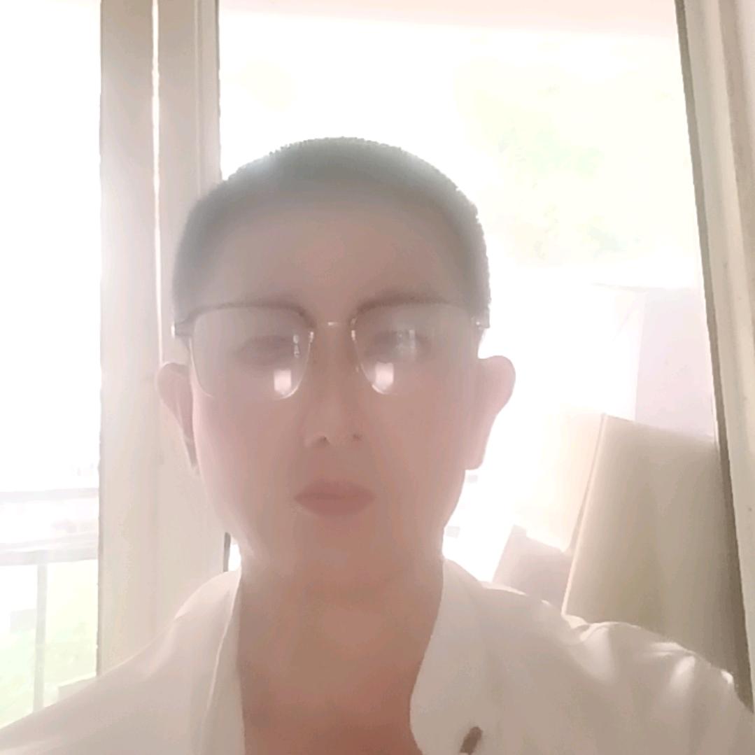 坐在坟头亲女鬼👻