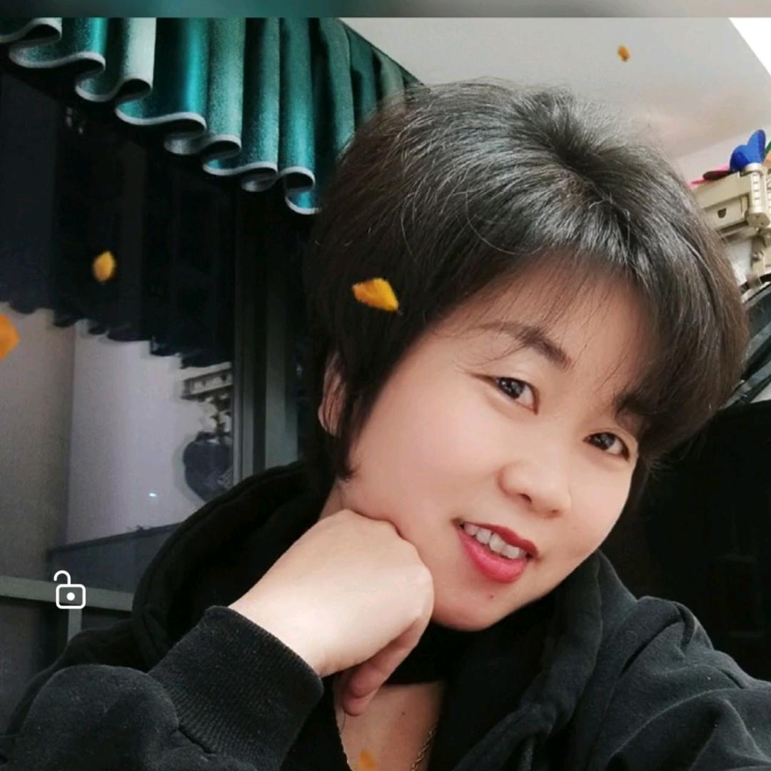 在深圳卖自动化  机器人的  李姐