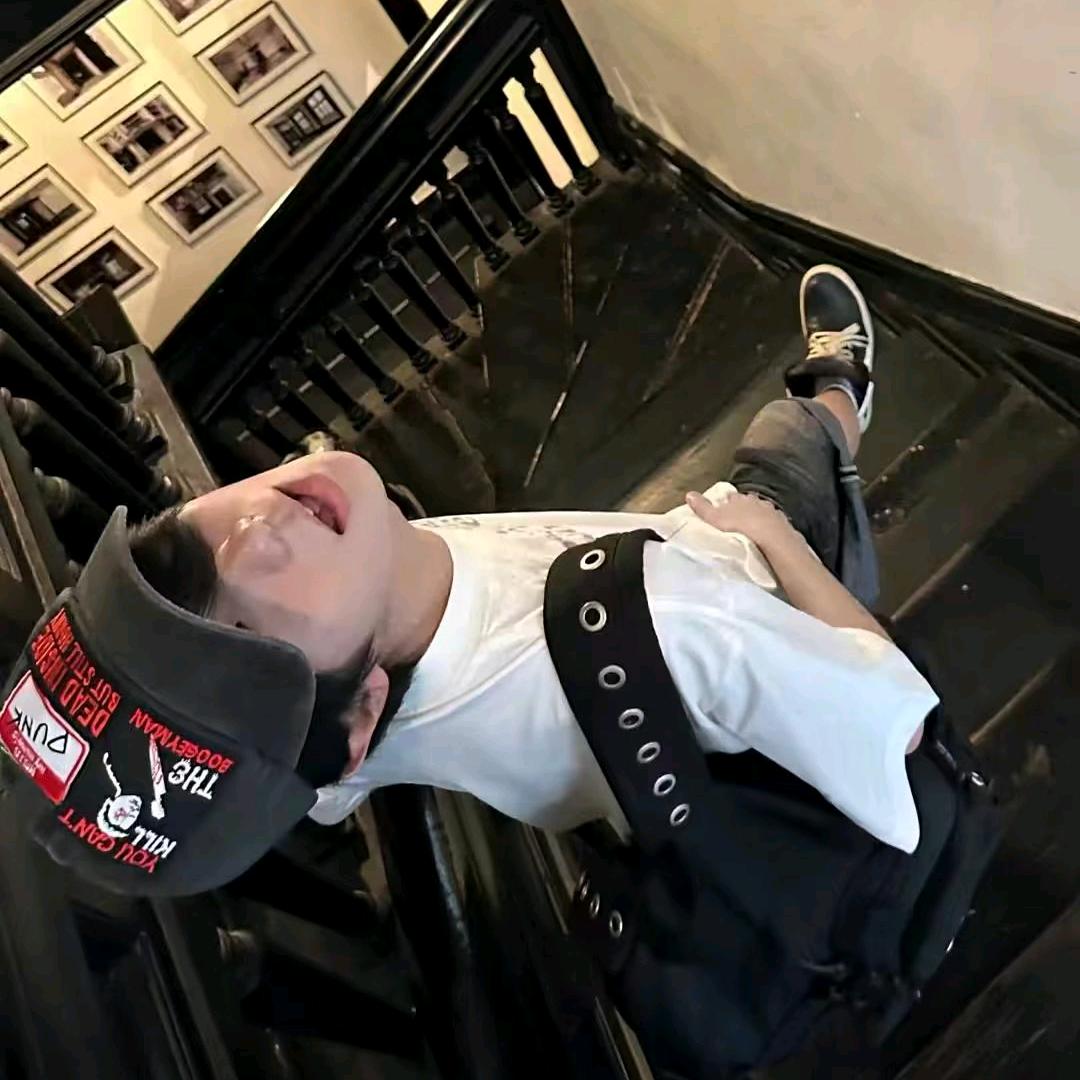 不会游泳的小明