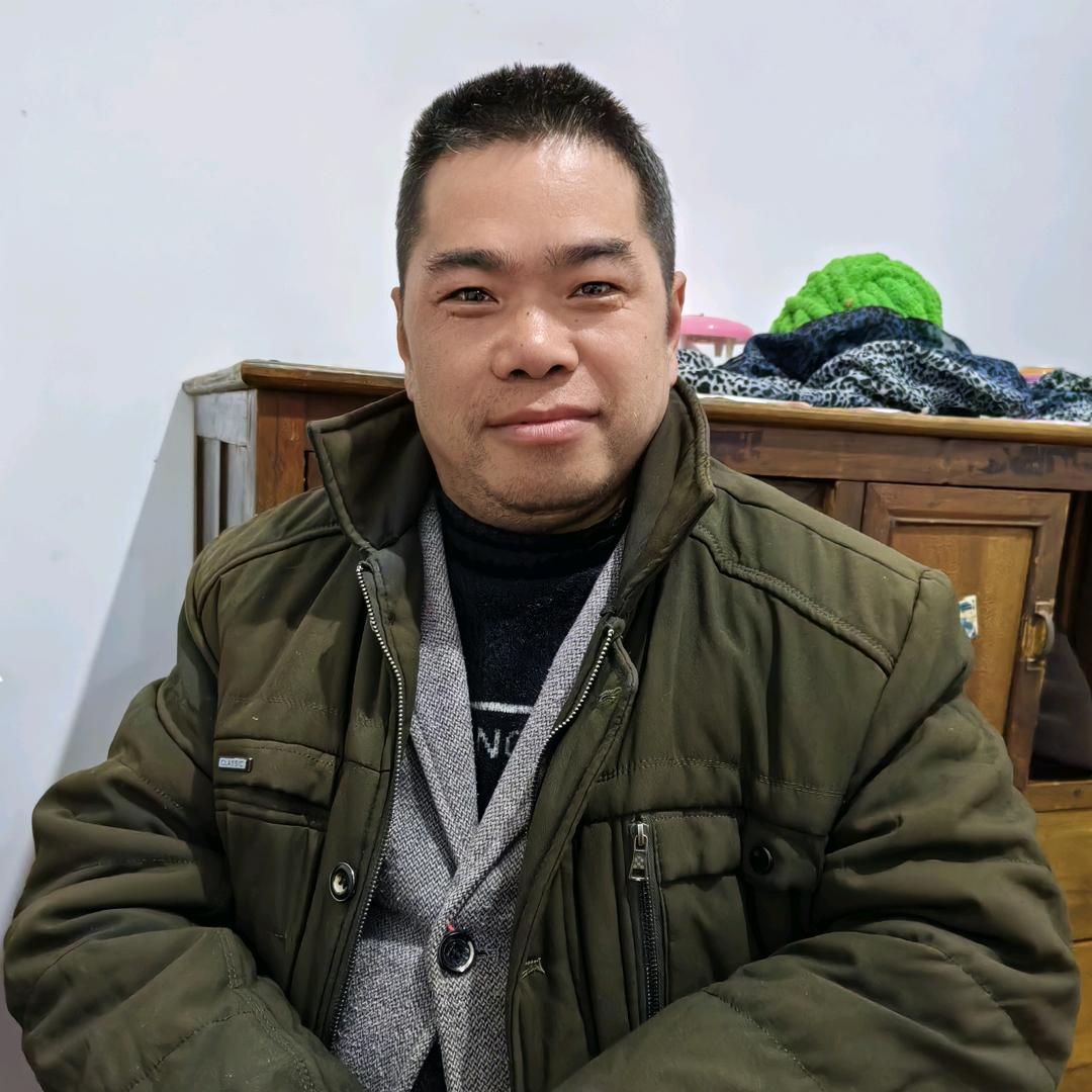 坚强的老罗🎤🎼🎹