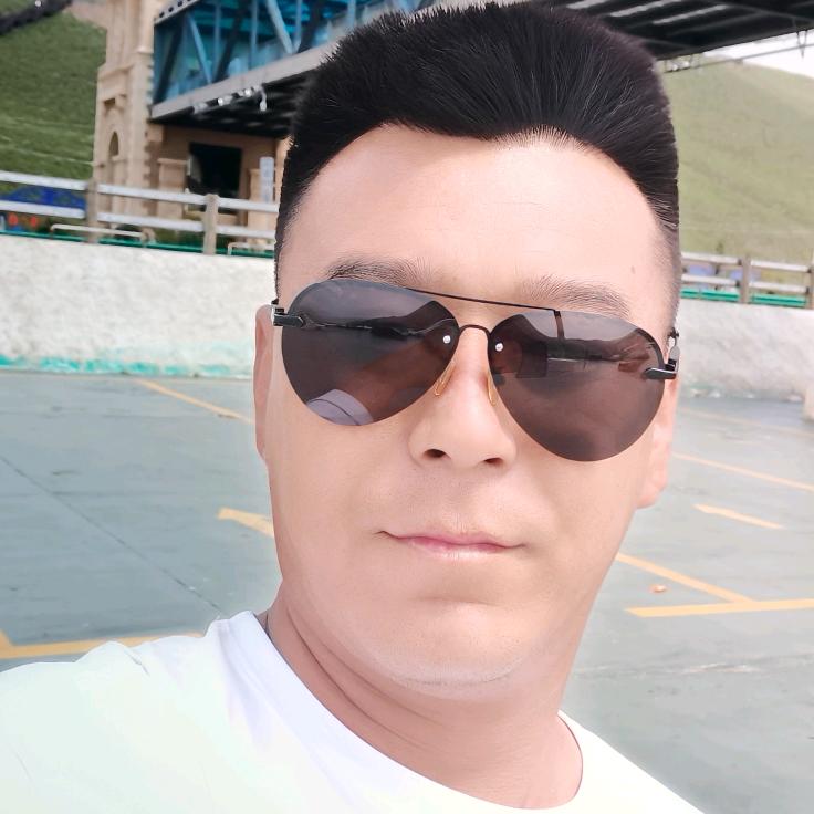 扎旗白亮