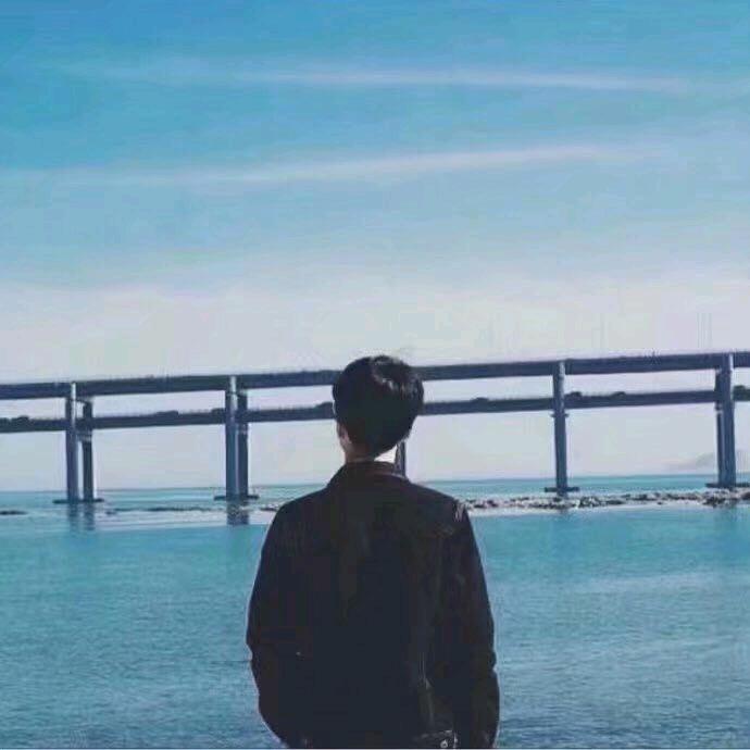 寒 冰。