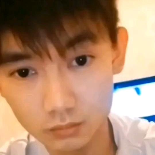 少时的泪比海湛蓝