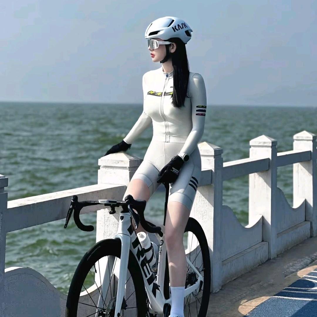 贵贵善骑车