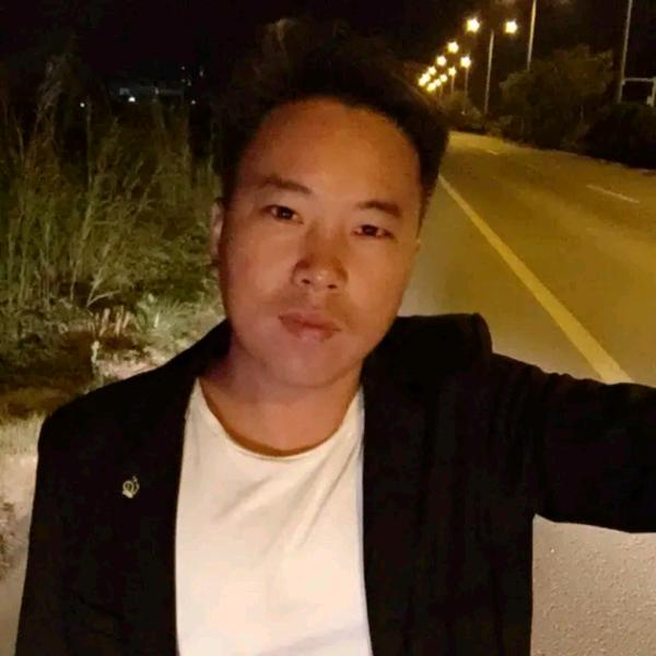 馮  兴