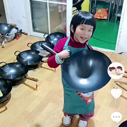 蚌埠铁锅姐（传统手工开锅）负债陪娃前行