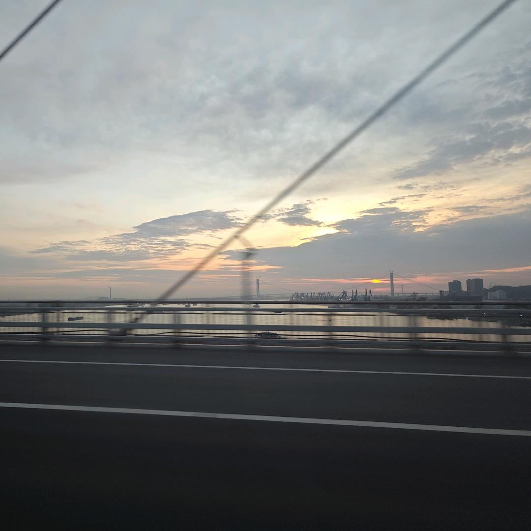 最初..