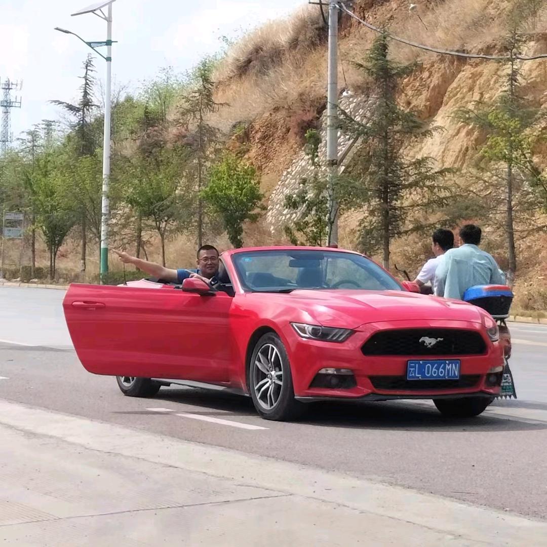 蒙面大侠少颗牙