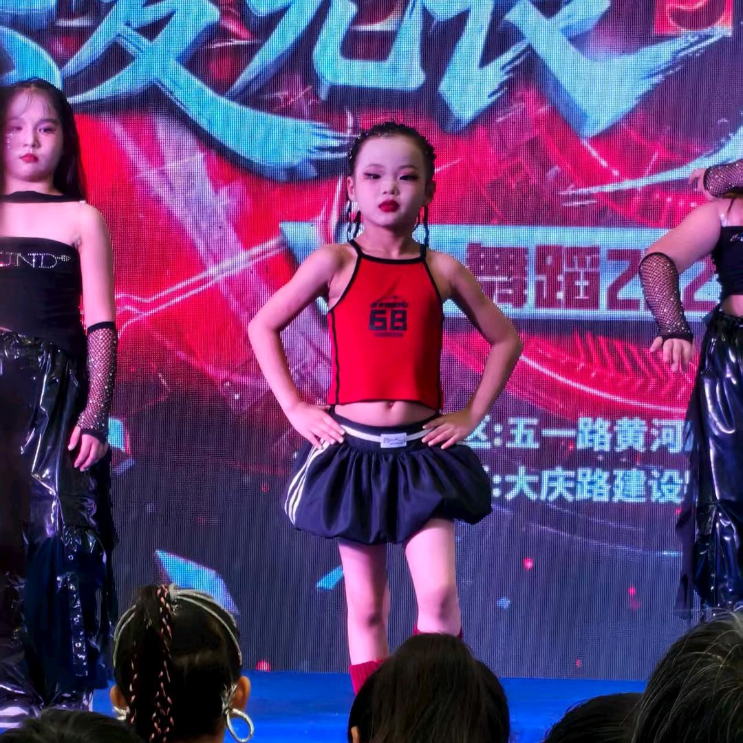 汐汐爱跳舞