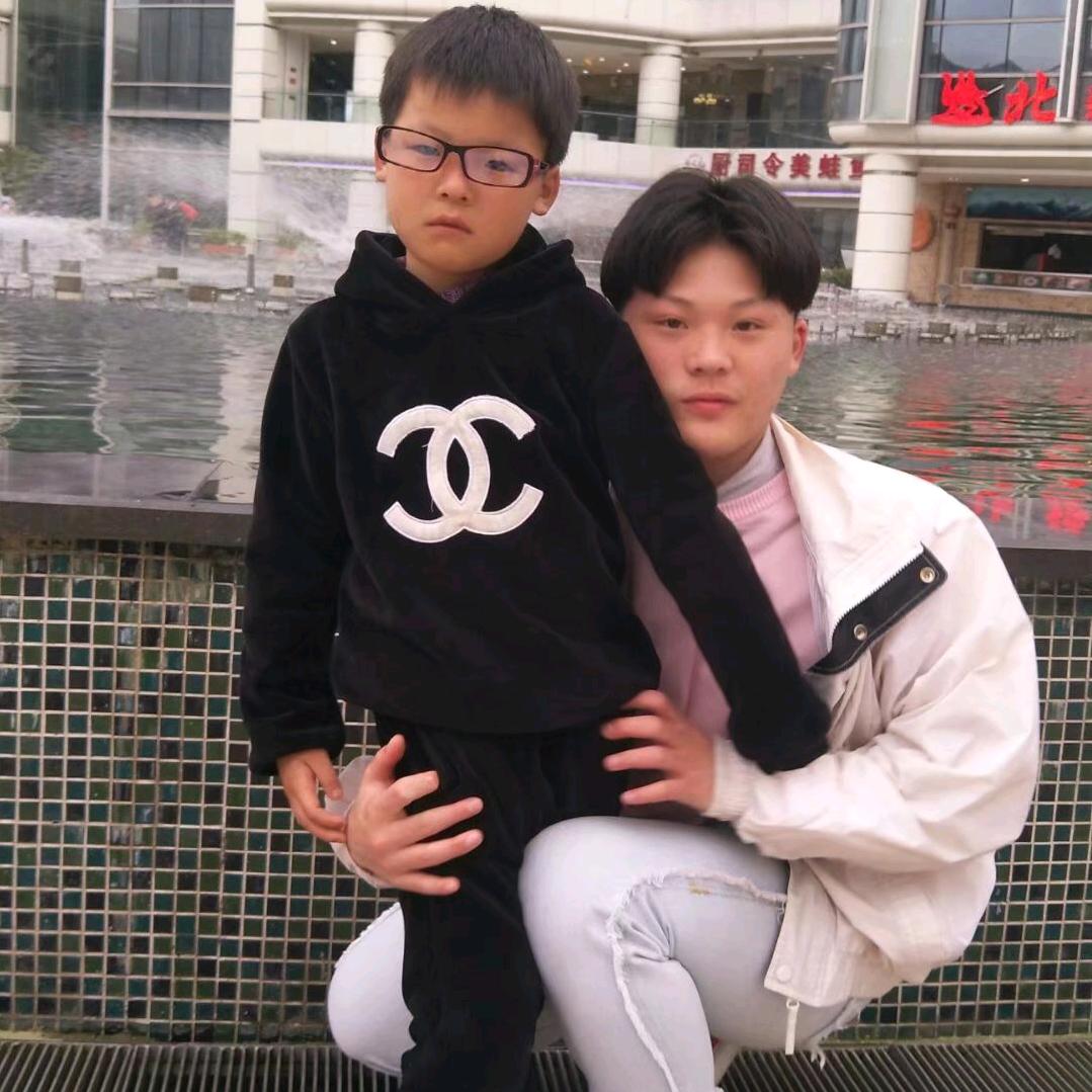 健翔超俊