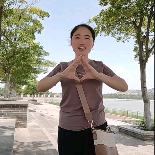 🐒一桐麻麻（手势舞）