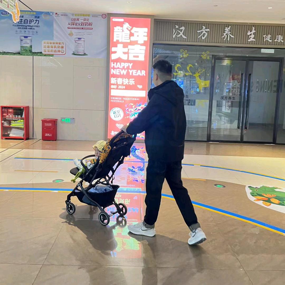 成都90后贴砖、胡波