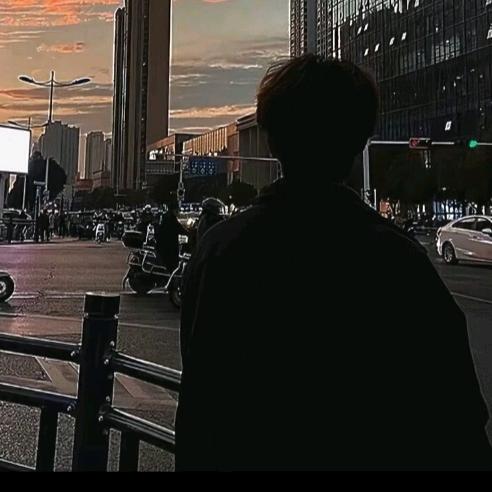 爱玩挖机的小邹🖤