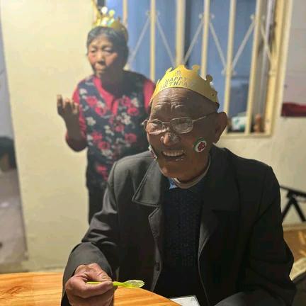 老队长(爱喝酒）