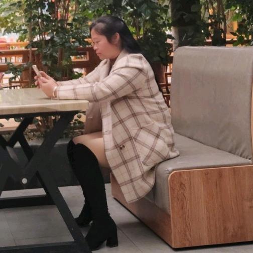 小古瓷砖批发店。