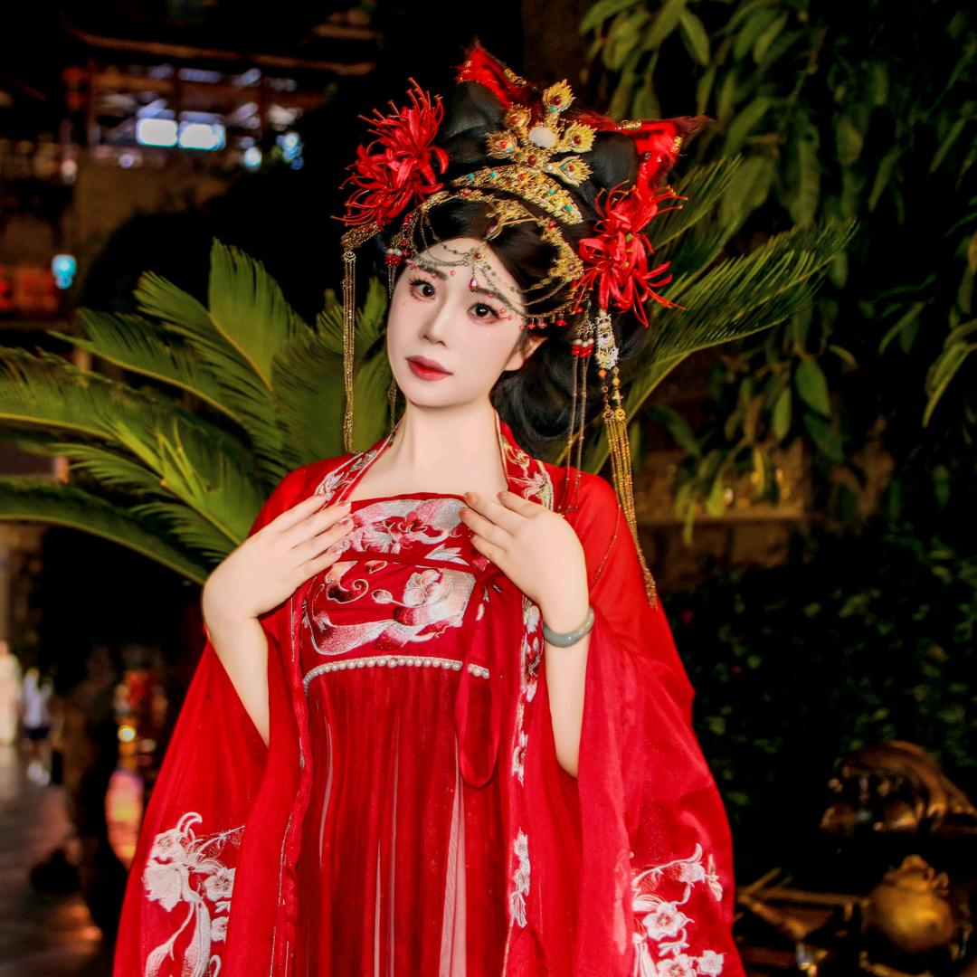胡国容（逢胡必赞）