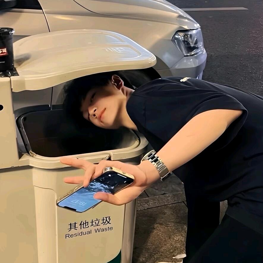 廾 匸