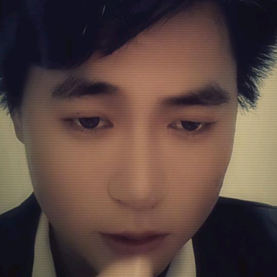小朱奇石底座。