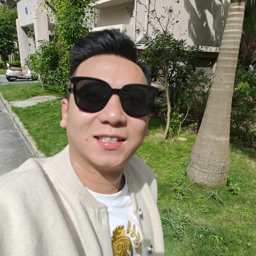 骑老奶奶闯红灯。