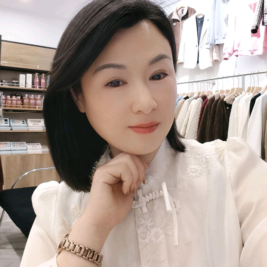 回郭镇贵夫人女装