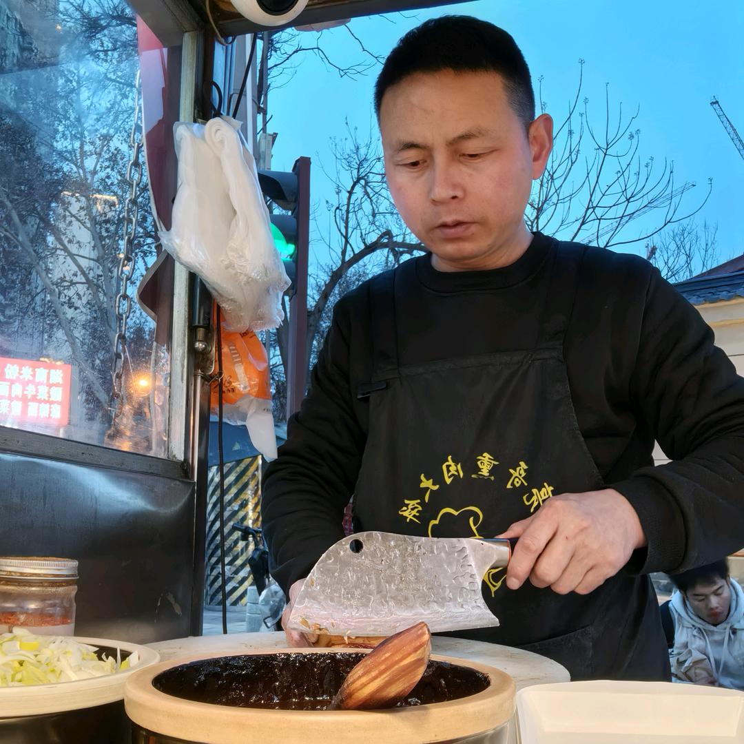亮哥熏肉大饼