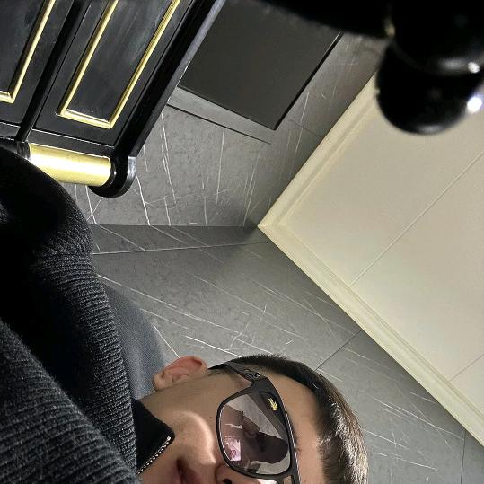 @🕶