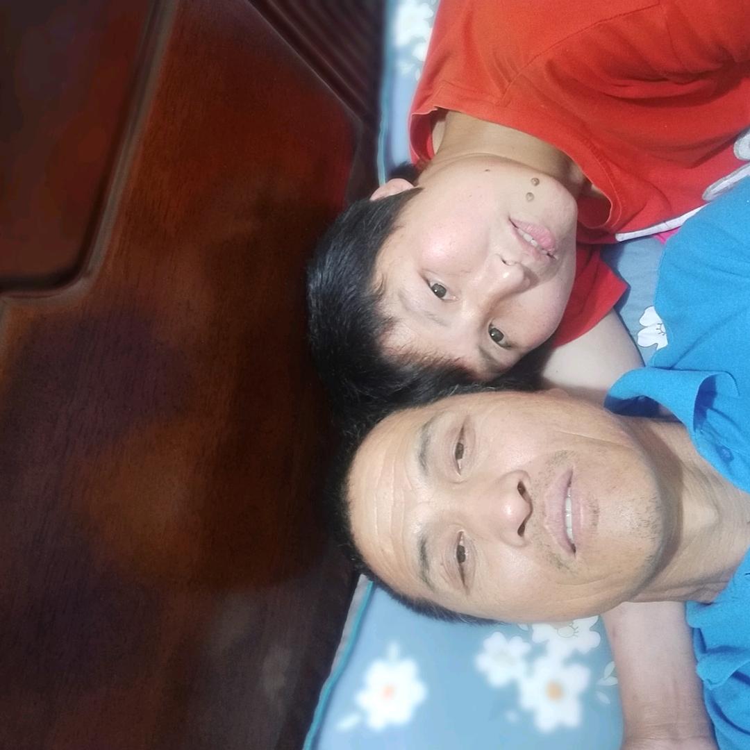 五哥，专业铺地板砖