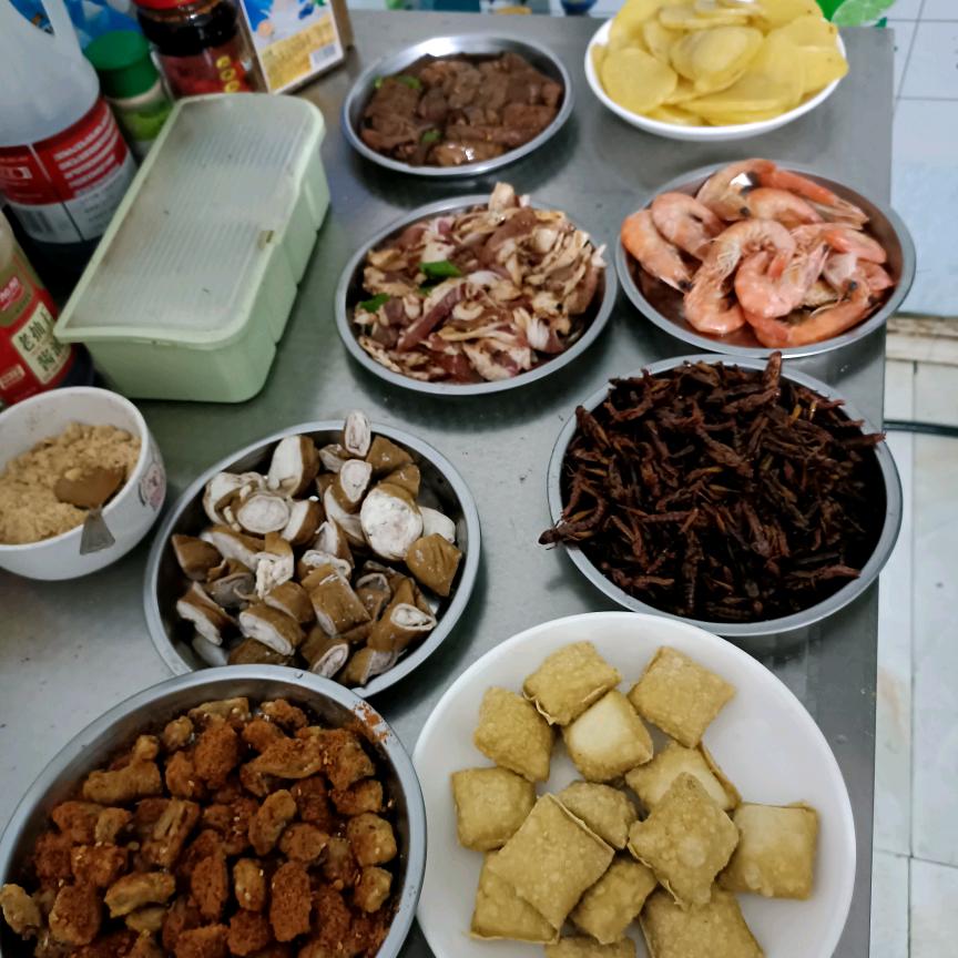 常来聚烧烤店。瞿针惠