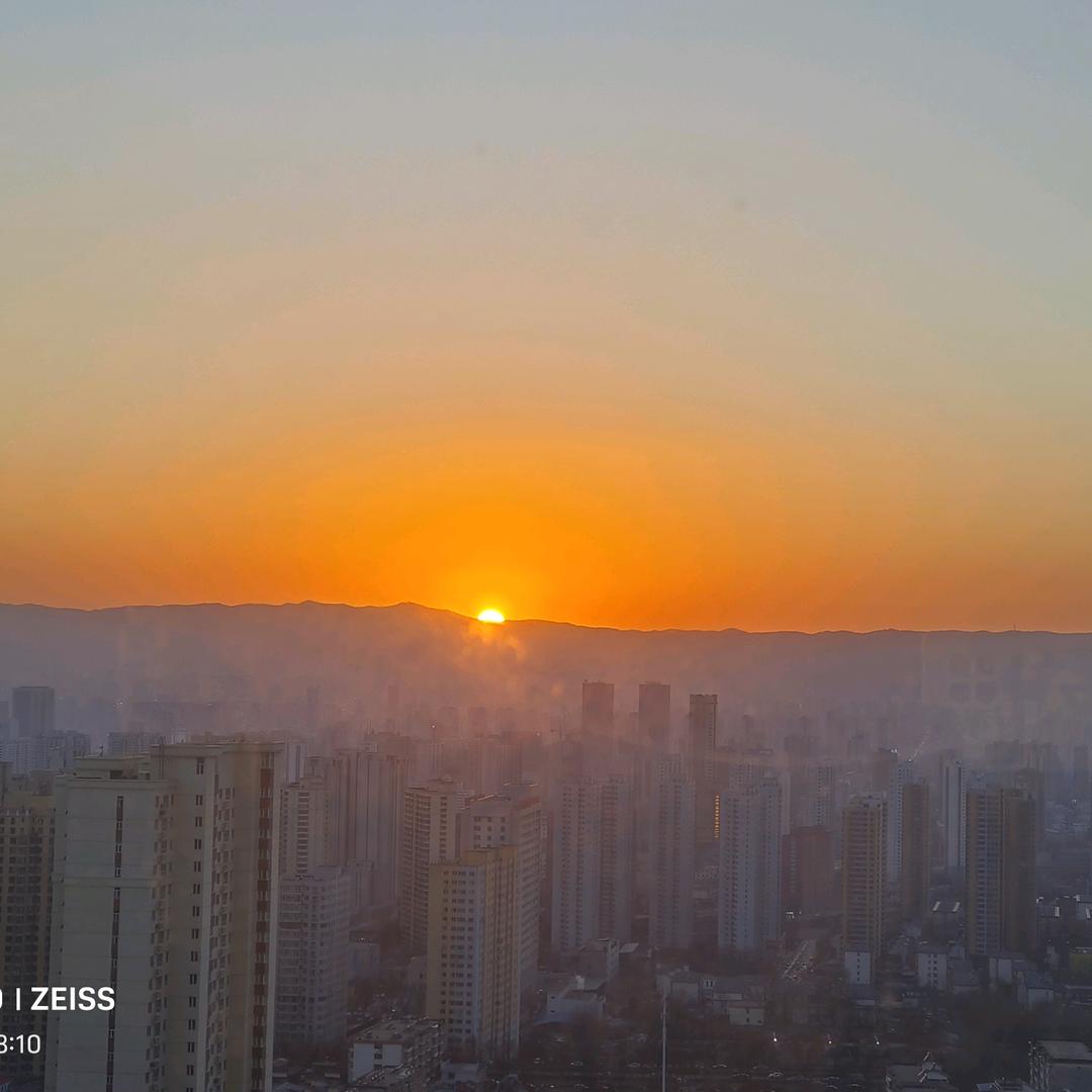 抖音小达人 首播《每天晚8点》